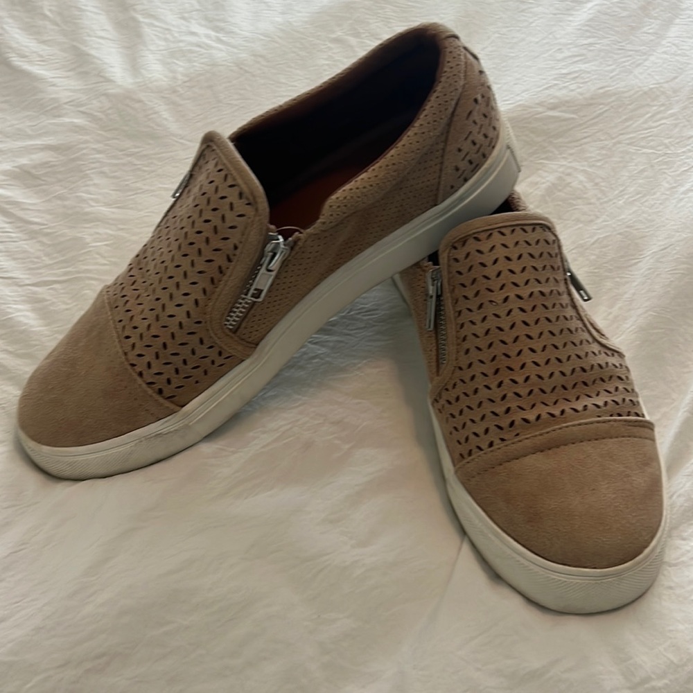 Report Brand (from Stitchfix) Shoes, very comfortable and only worn a few time